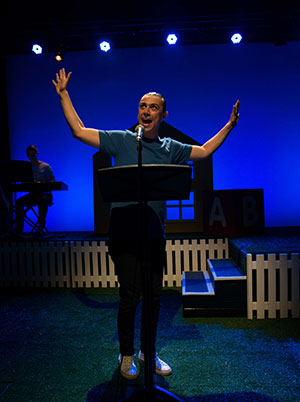 Happy People in Concert | Working Management