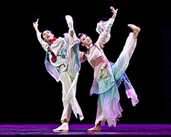 The Red Dress | China Ningbo Performance & Arts Group 