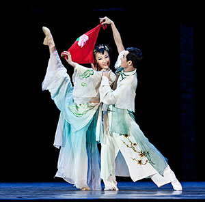 The Red Dress | China Ningbo Performance & Arts Group 