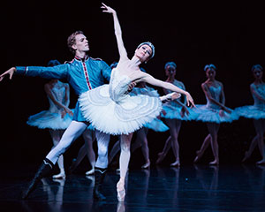 Swan Lake | Australian Ballet