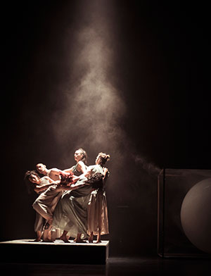 Anti Gravity | Chunky Move