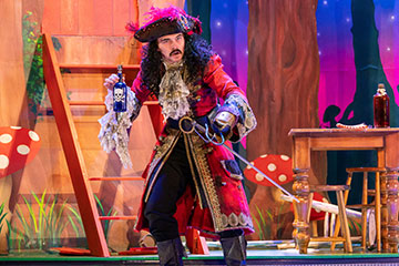 Peter Pan Goes Wrong | Mischief Theatre