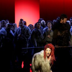 Lise Lindstrom as Brünnhilde and the Opera Australia Chorus