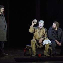 Samuel Dundas as Horatio, Jud Arthur as Grave Digger and Allan Clayton as Hamlet in Hamlet.